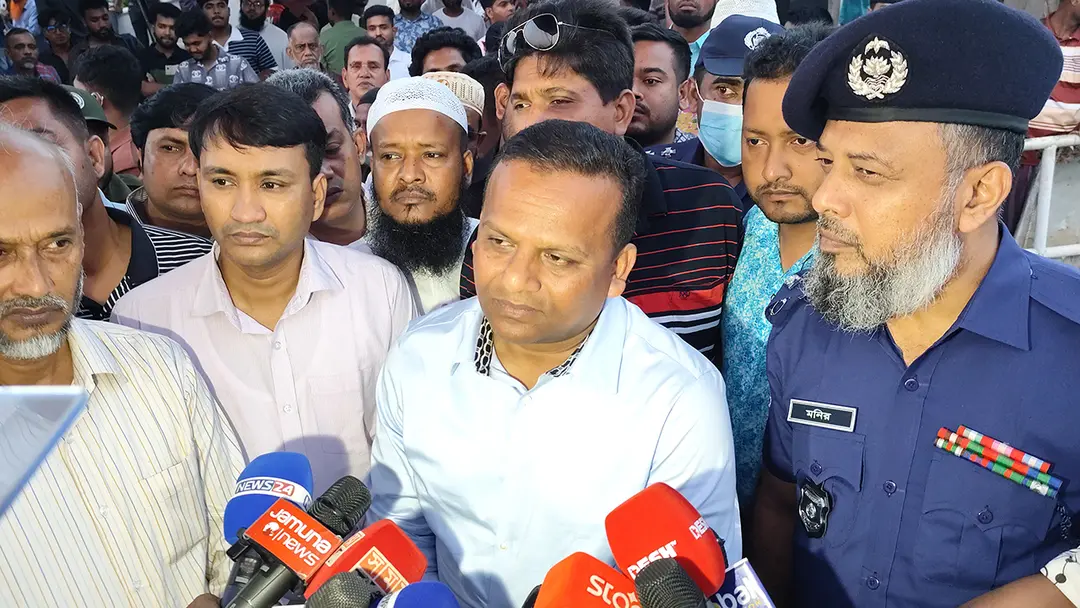 মানুষকে নিরাপদে ঢাকায় ফিরিয়ে নেওয়াই আমাদের লক্ষ : নৌপরিবহন প্রতিমন্ত্রী