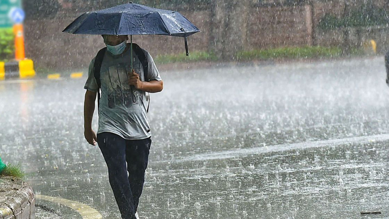 দেশজুড়ে বৃষ্টির আভাস, বাড়তে পারে ঝড়ো হাওয়া