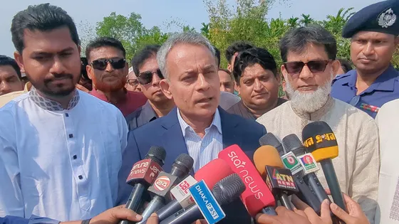 ঈদযাত্রা নির্বিঘ্ন করতে পাবলিক পরিবহনে পর্যাপ্ত তেল দেওয়া হচ্ছে : শেখ রবিউল আলম