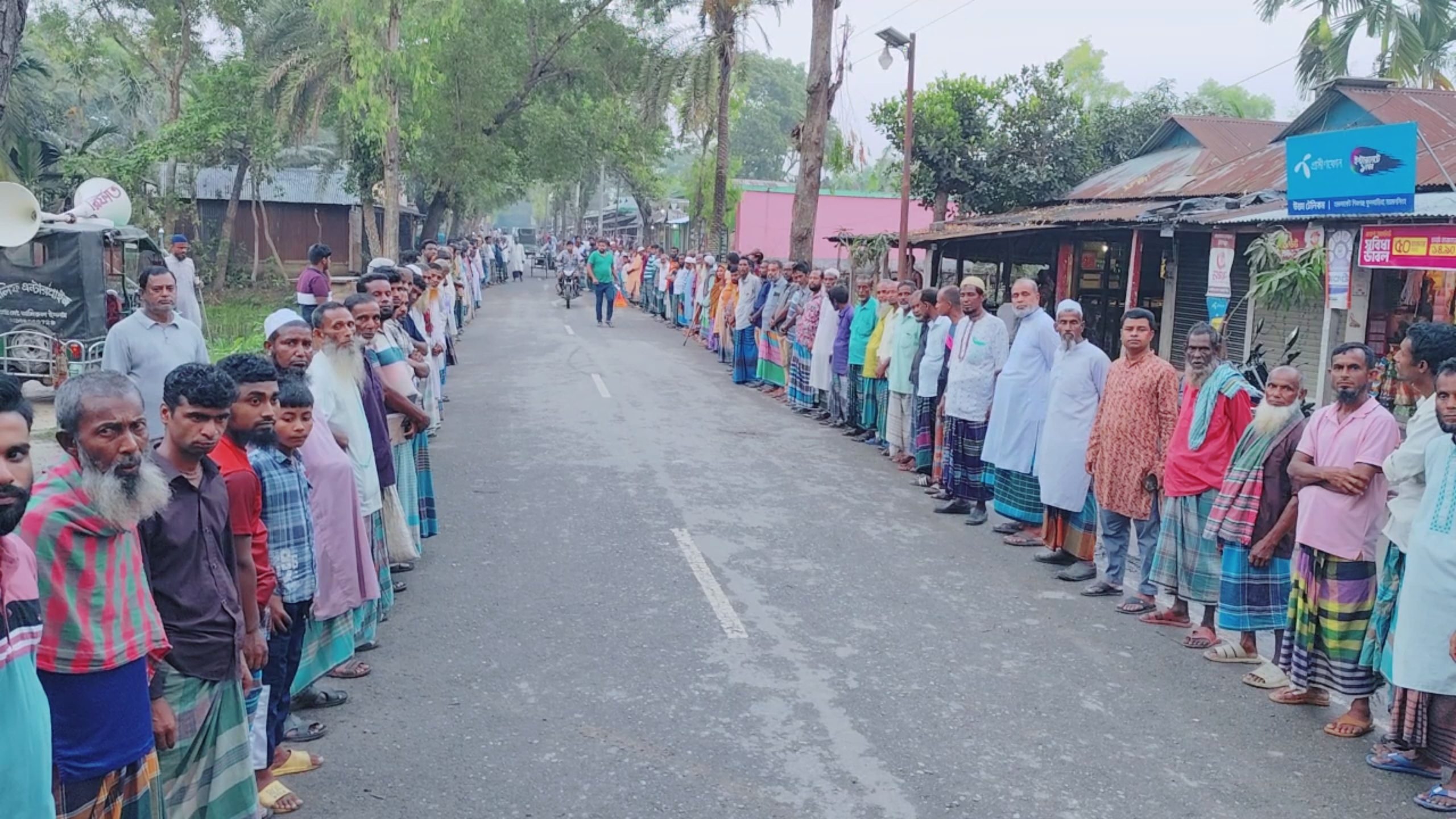 ফুলবাড়ীয়ার পুটিজানা ইউনিয়ন ভূমি অফিস নির্মাণ কাজের টেন্ডার হওয়ায় এলাকাবাসীর সমাবেশ 