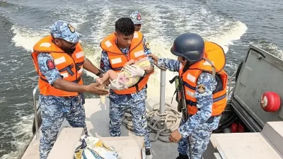 লঞ্চে মুমূর্ষু শিশুকে চিকিৎসা দিয়ে হাসপাতালে নিল কোস্ট গার্ড