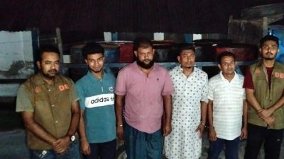 নোয়াখালীতে অবৈধভাবে ১৪০০ লিটার ডিজেল মজুত, আটক ৪