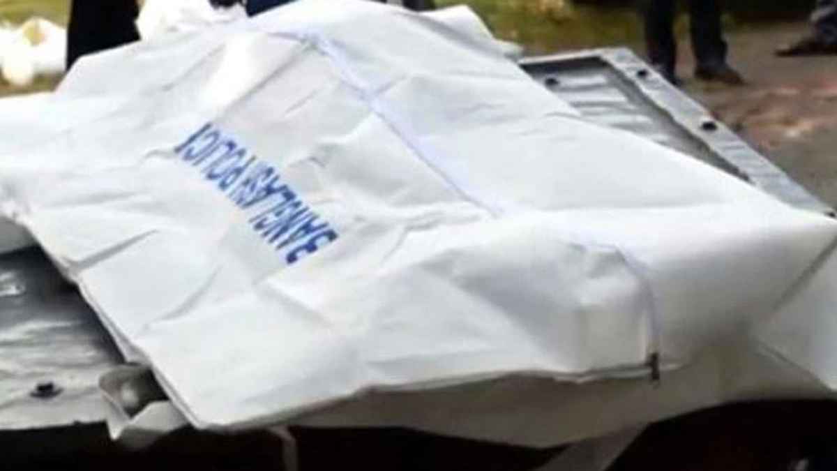 নওগাঁয় একই পরিবারের ৪ জনকে গলা কেটে হত্যা 