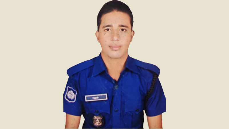 নিজের অস্ত্রের গুলিতে পুলিশ কনস্টেবল নিহত
