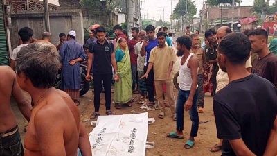 মোটরসাইকেলে ঘুরতে বেরিয়ে প্রাণ গেল ২ বন্ধুর