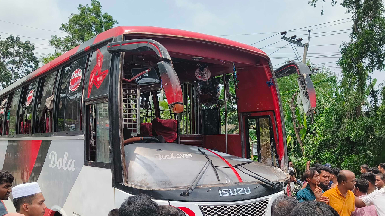ঈদের দিন গোপালগঞ্জে সড়কে ঝরল ৫ প্রাণ