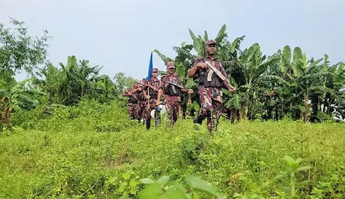 নওগাঁয় বিএসএফের পুশইনের চেষ্টা রুখে দিল বিজিবি, শূন্যরেখায় আটকা ৯ জন