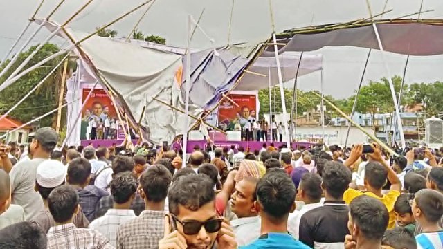 প্রধানমন্ত্রী পৌঁছানোর আগেই ভেঙে পড়লো সভামঞ্চের প্যান্ডেল