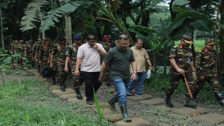 বরিশালের দুর্গম জঙ্গলের সেনা মহড়ায় প্রধানমন্ত্রী