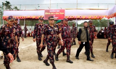 কক্সবাজার সীমান্ত পরিদর্শনে বিজিবি মহাপরিচালক, বন্যাদুর্গতদের মধ্যে ত্রাণ বিতরণ