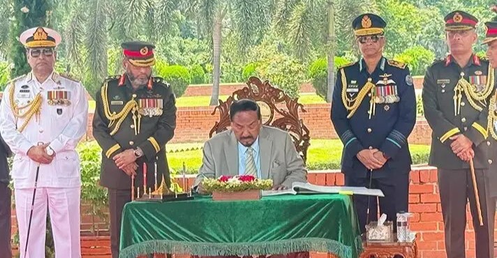 স্মৃতিসৌধের পরিদর্শন বইয়ে যা লিখলেন ভারপ্রাপ্ত রাষ্ট্রপতি