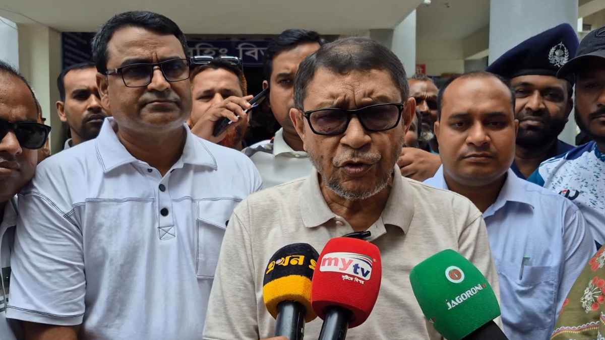 গত ১৭ বছরে চিকিৎসা খাতে চরম লুটপাট হয়েছে: স্বাস্থ্যমন্ত্রী