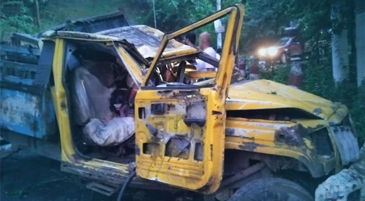 রাঙামাটিতে নিয়ন্ত্রণ হারিয়ে পিকআপ খাদে, নিহত ৪