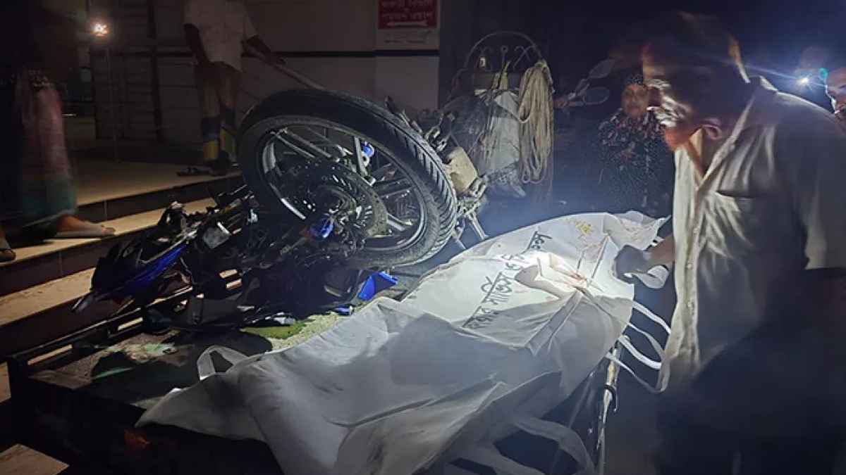 ভাঙ্গায় বাসের ধাক্কায় প্রাণ গেল মোটরসাইকেলের ৩ আরোহীর