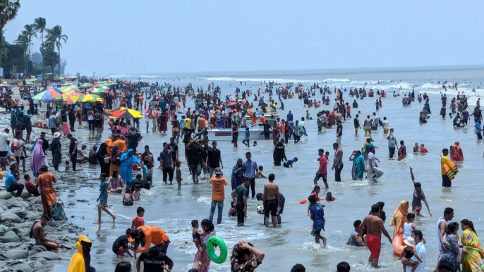 বিদেশি পর্যটকে মুখর কুয়াকাটা, বাড়ছে আন্তর্জাতিক পর্যটনের সম্ভাবনা