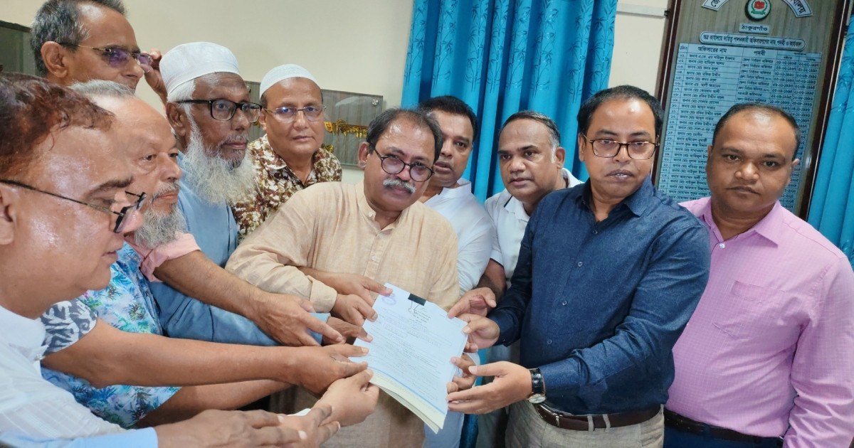 ঠাকুরগাঁও-১ আসনে বিএনপির প্রার্থী মির্জা ফয়সলের মনোনয়ন দাখিল