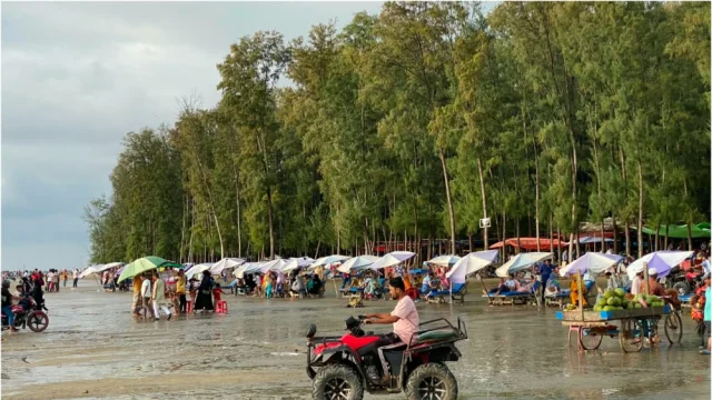 সাগরে বিলীন হচ্ছে পারকি সৈকত, ঝুঁকিতে পর্যটক