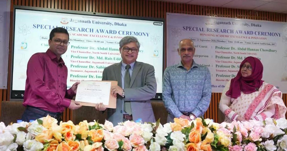জবিতে প্রথমবার ‘স্পেশাল রিসার্চ অ্যাওয়ার্ড’, সম্মাননা পেলেন ৩৪ শিক্ষক