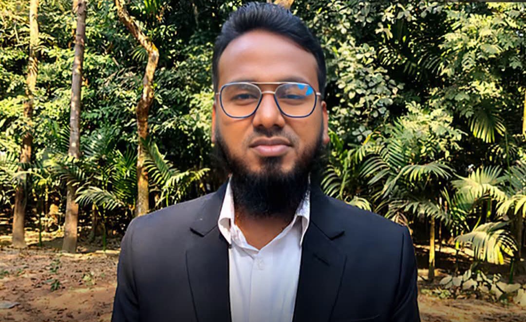 অভাবের সংসার পেরিয়ে তিন বিসিএসে ক্যাডার নজরুল