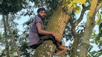 পোলিও কেড়ে নিয়েছে স্বাভাবিকতা, থামাতে পারেনি একরামুলকে