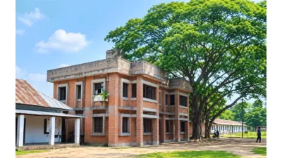 চিকিৎসকহীন উপস্বাস্থ্য কেন্দ্রে রোগীদের ভরসা ফার্মাসিস্ট