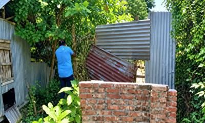 পিরোজপুরে পুরোনো রাস্তায় দেয়াল-বেড়া, অবরুদ্ধ ৪২ পরিবার