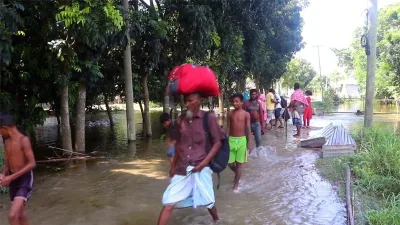 দৌলতপুরে এখনও পানিবন্দি ৫০ হাজার মানুষ, সুপেয় পানির সংকট