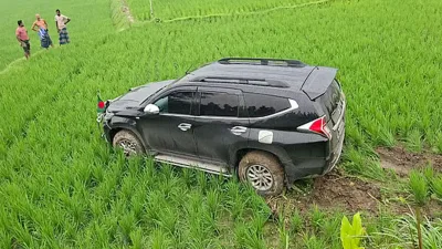 বগুড়ায় সড়ক দুর্ঘটনা: প্রতিমন্ত্রীর গাড়ির ধাক্কায় নারীর মৃত্যু