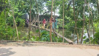 নগর থেকে মাত্র ৩০ ফুট দূরে, ৪০ বছর ধরে সাঁকোই ভরসা ১০ পরিবারের
