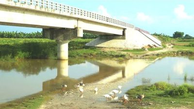 উদ্বোধনের আগেই সাড়ে ৭ কোটি টাকার সেতুতে ফাটল