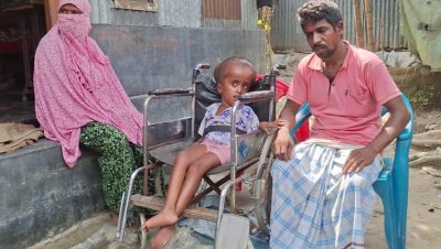 হুইলচেয়ারে থমকে গেছে শৈশব, স্কুলে যেতে চায় তাসফিয়া