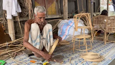 ঐতিহ্য আঁকড়ে ধরে টিকে থাকার লড়াই