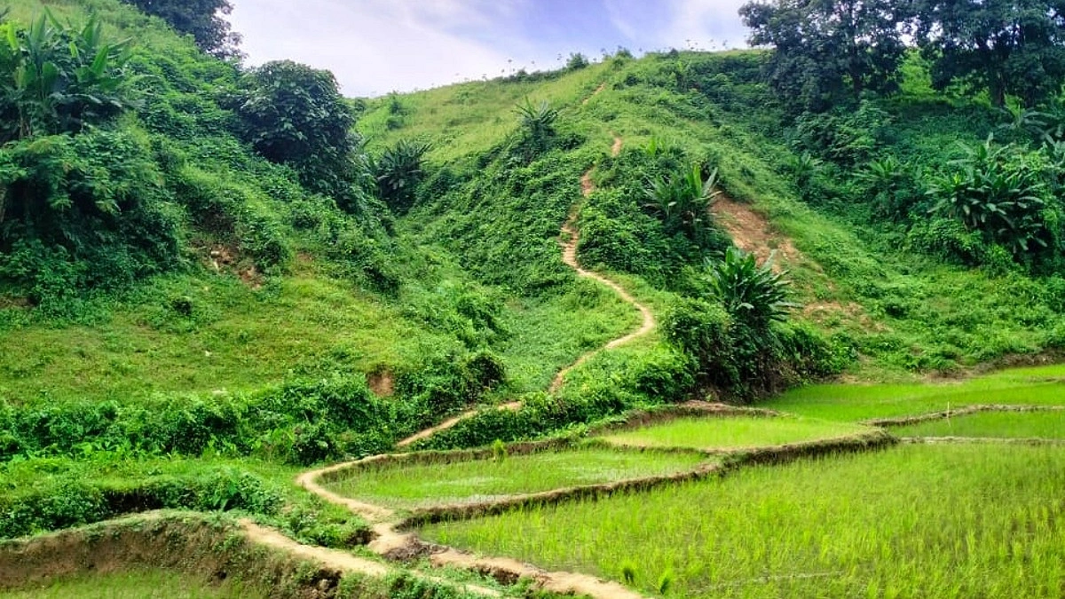 আধুনিকতার ছোঁয়াবিহীন এক অন্যরকম গ্রাম হারিয়াকোনা
