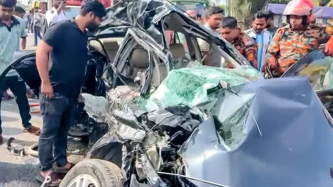 ঢাকা-চট্টগ্রাম মহাসড়কে বাস-প্রাইভেটকার সংঘর্ষ, প্রাণ গেল ৪ জনের