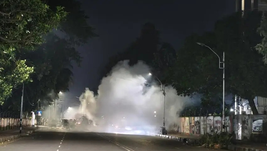 জগন্নাথ হলের পাশে দুটি, টিএসসিতে একটি ককটেল বিস্ফোরণ