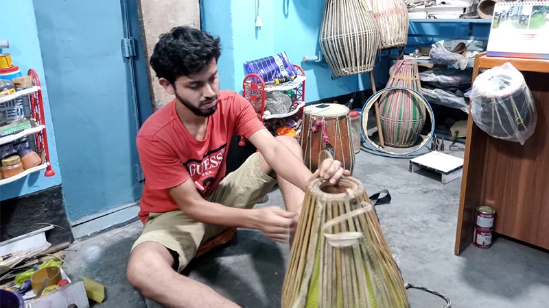 ডিজিটাল সুরের ভিড়ে হারিয়ে যাচ্ছে দেশীয় বাদ্যযন্ত্র
