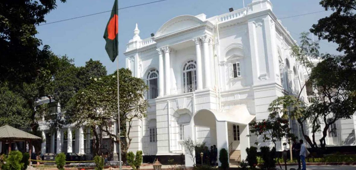 জুলাইয়ে স্বামীকে হারানোর বর্ণনা, ট্রাইব্যুনালে কান্নায় ভেঙে পড়লেন লাকি বেগম
