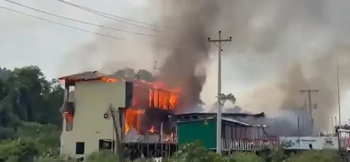 মেরিন ড্রাইভের টুপটুপ রিসোর্টে আগুন, ভেতর থেকে উদ্ধার ৫ মরদেহ