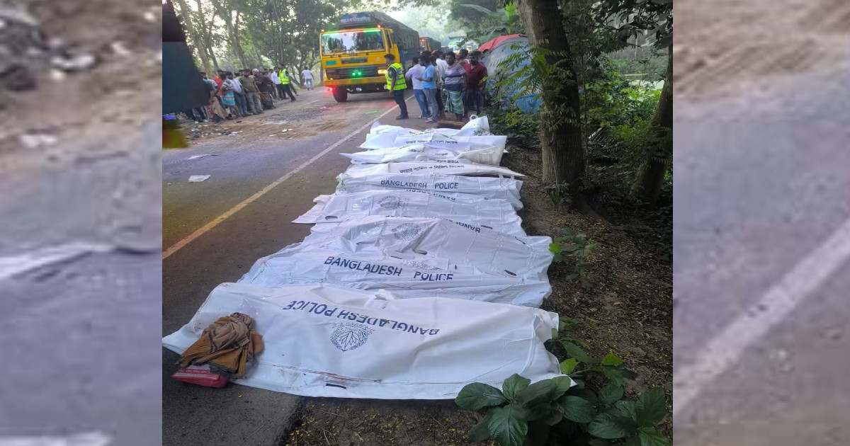 নাটোরে ভয়াবহ সড়ক দুর্ঘটনা, প্রাণ গেল ১৪ জনের