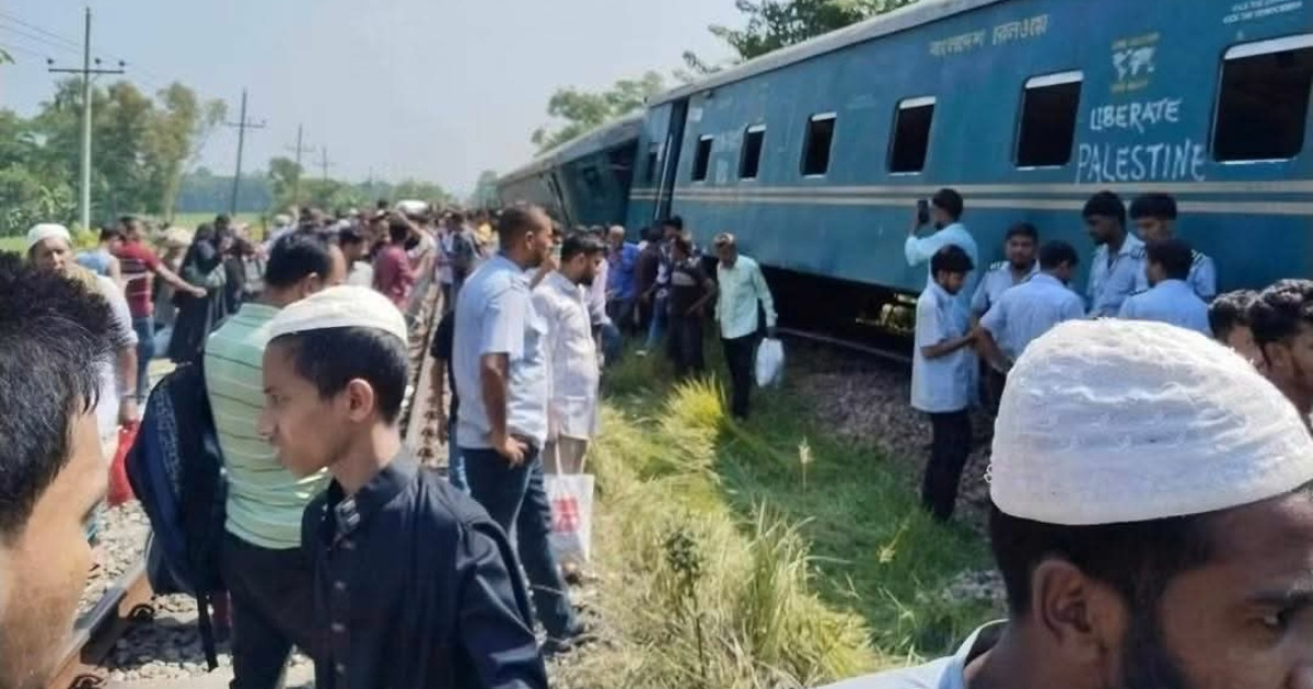 কুমিল্লায় ট্রেনের তিন বগি লাইনচ্যুত, ঢাকামুখী চলাচল বন্ধ