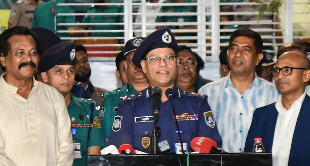 ৩৩ হাজার পূজামণ্ডপে শান্তির বার্তা, গুজব নিয়ে সতর্ক করলেন আইজিপি