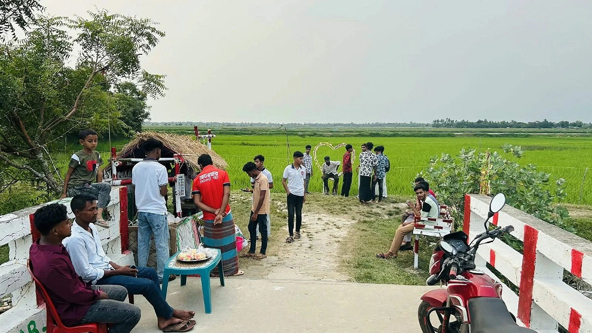 আড্ডা থেকে উদ্যোগ, ৩০ হাজার টাকায় ছয় বন্ধুর ক্যাফে