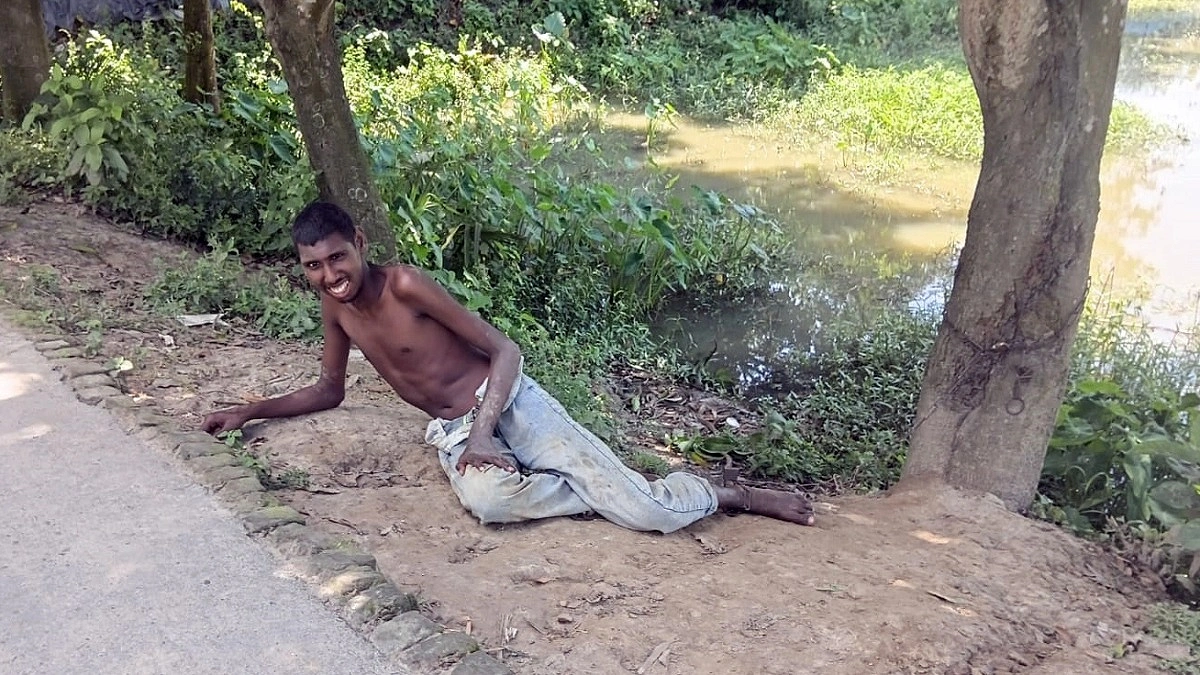 ১২ বছর ধরে শিকলে বন্দি বকুল, চিকিৎসার সামর্থ্য নেই পরিবারের
