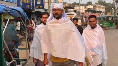 সাত প্রাণহানির পর রাজিব বাস বন্ধে কাফন পরে প্রতিবাদ