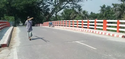 পাকা সড়ক-ব্রিজে খুলছে সম্ভাবনার দুয়ার, বদলাচ্ছে দৌলতপুরের চর