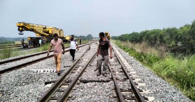 খুলনায় রূপসা এক্সপ্রেসের ১২ চাকা লাইনচ্যুত, সীমান্ত এক্সপ্রেস অনিশ্চিত