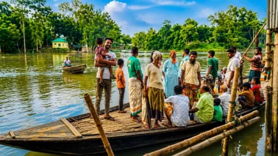 সেতুর অভাবে দুর্ভোগে ১০ গ্রামের মানুষ, অপেক্ষা কবে শেষ হবে?
