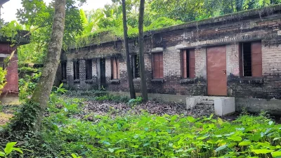 সংস্কারের অভাবে জরাজীর্ণ স্বাস্থ্যকেন্দ্র, ভোগান্তিতে এলাকাবাসী