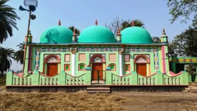 অবহেলায় ধ্বংসের পথে বারুহাসের প্রাচীন মসজিদ ও ইমামবাড়ি