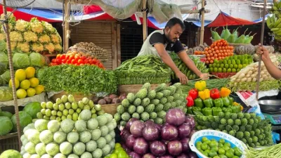 সবজি পর্যাপ্ত, তবু বেগুনের কেজি ১২০ টাকা